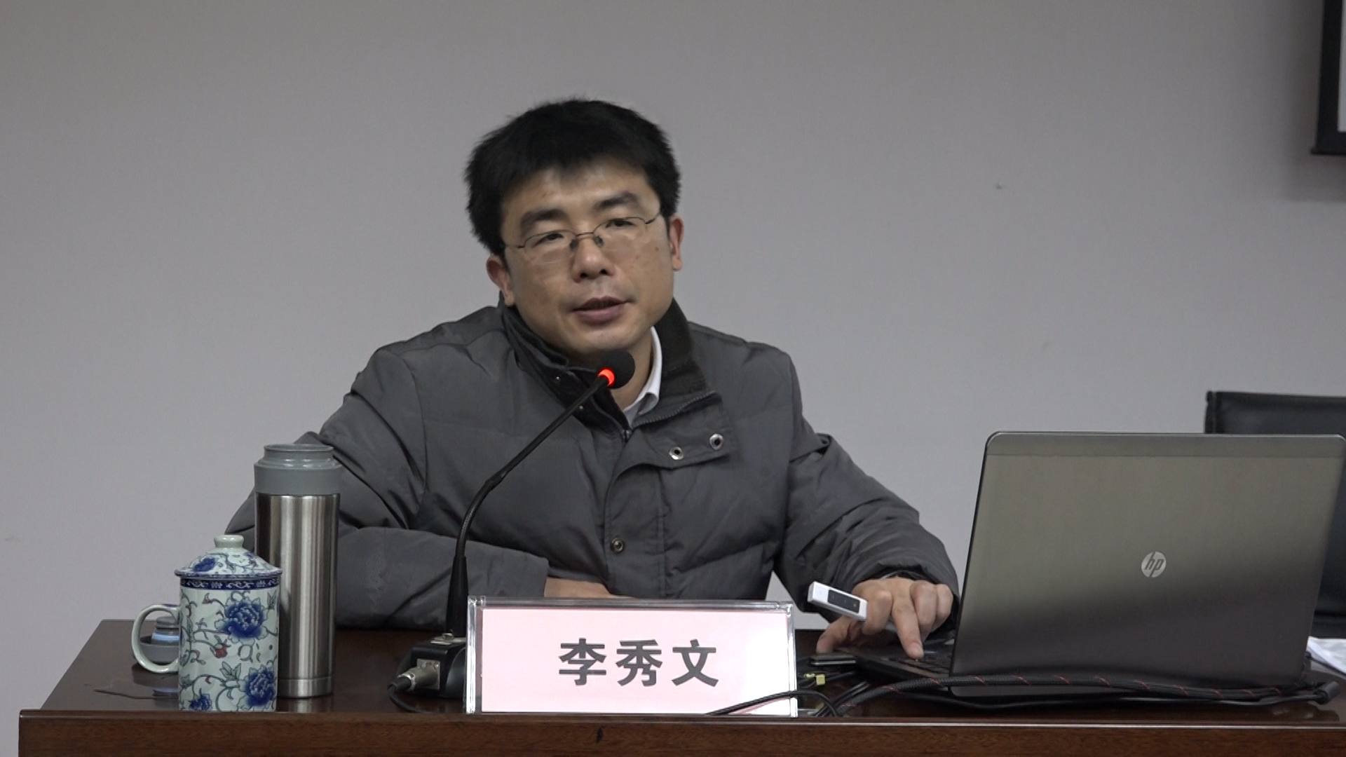 (图三)重庆市劳动争议仲裁院副院长李秀文讲话